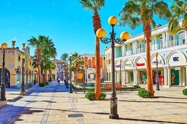 sharm el sheikh egypt december 15 2017 visit il mercato shopping quarter KYNJ5G Иль Меркато